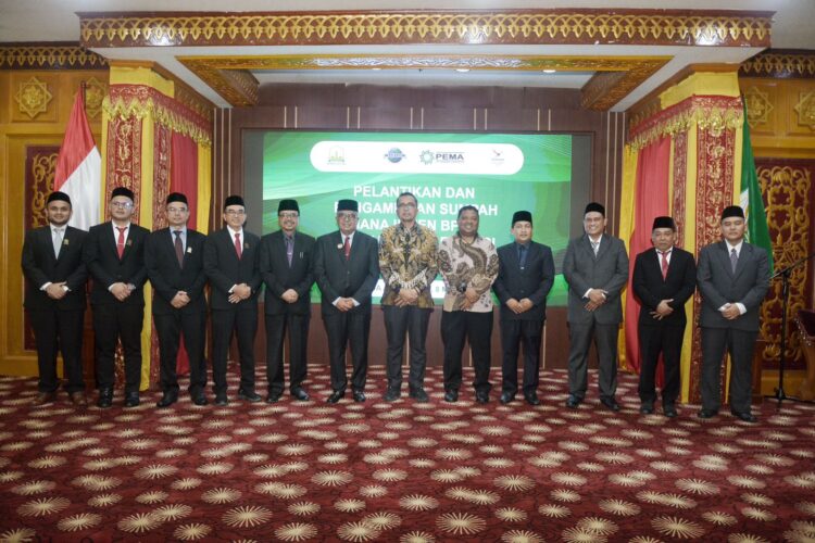 Pj Gubernur Aceh Bustami Hamzah telah resmi melantik jajaran manajemen Badan Pengusahaan Kawasan Sabang (BPKS) di Meuligoe Gubernur Aceh. Jajaran pada Manajemen BPKS yang telah dilantik yaitu, Kepala BPKS Iskandar Zulkarnain, Wakil Kepala BPKS Abdul Manan, Deputi Umum BPKS Suprizal Yusuf, serta Deputi Komersial dan Investasi BPKS Jeliteng Pribadi.