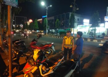 Personil Polsek Banda Sakti menggelar patroli intensif menggunakan mobil patroli untuk mencegah potensi kenakalan remaja di wilayah hukum Polsek Banda Sakti, Kamis (09/5/2024) malam.