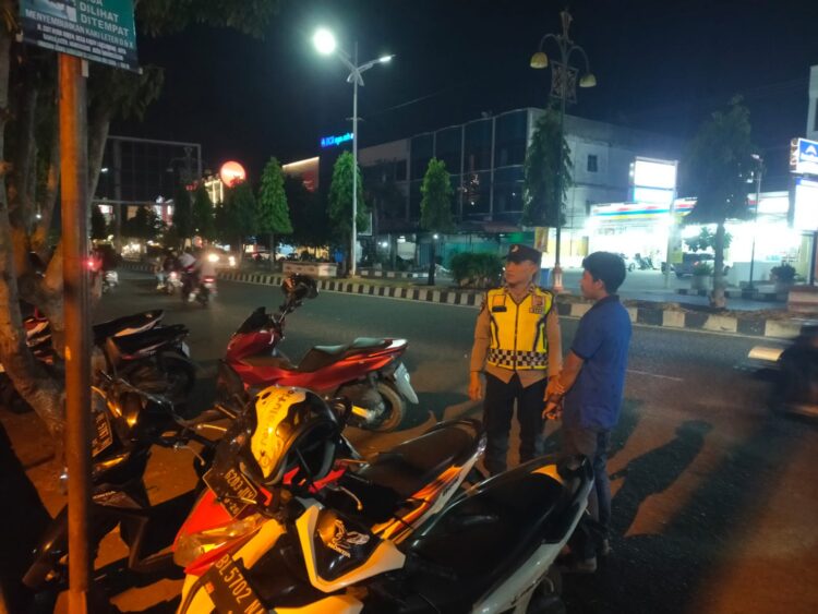 Personil Polsek Banda Sakti menggelar patroli intensif menggunakan mobil patroli untuk mencegah potensi kenakalan remaja di wilayah hukum Polsek Banda Sakti, Kamis (09/5/2024) malam.