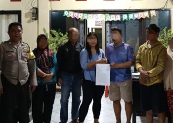 Polsek Mapanget, Sulawesi Utara, menunjukkan keberhasilannya dalam menyelesaikan konflik rumah tangga antara suami istri melalui pendekatan problem solving yang berbasis pada nilai-nilai kekeluargaan, Kamis (9/5/2024).