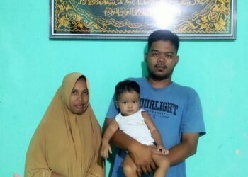 Bocah berusia 1 tahun, bernama Muhammad Abiyan warga Desa Padang Rubek, Kecamatan Kuala Pesisir, Kabupaten Nagan Raya Provinsi Aceh, mengalami bocor jantung dan kini sangat membutuhkan bantuan dari Pemkab Nagan Raya maupun dari dermawan.