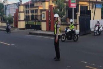 Polresta Manado telah melaksanakan operasi cakalang di jalan raya sebagai langkah preventif untuk mengatasi kemacetan dan pelanggaran lalu lintas. Operasi ini dilakukan sebagai respons terhadap meningkatnya volume kendaraan dan pelanggaran yang terjadi dalam beberapa waktu terakhir, Sabtu (11/5/2024).
