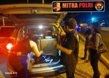 Polres OKI dan Polsek jajaran gelar KRYD, Sabtu,11/05/24. Kegiatan yang dilaksanakan di jalan lintas Kapten Raden Anom depan Mapolres OKI di pimpin oleh Kabag Log Kompol Didi Setiadi.