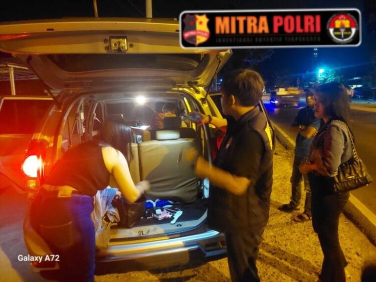 Polres OKI dan Polsek jajaran gelar KRYD, Sabtu,11/05/24. Kegiatan yang dilaksanakan di jalan lintas Kapten Raden Anom depan Mapolres OKI di pimpin oleh Kabag Log Kompol Didi Setiadi.