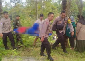 Seorang pria warga Kecamatan Mrebet, Kabupaten Purbalingga meninggal dunia akibat gantung diri. Pria tersebut ditemukan gantung diri pada pohon durian di belakang Puskesmas Serayu Larangan, Kecamatan Mrebet, Kabupaten Purbalingga, Minggu (12/5/2024) siang.