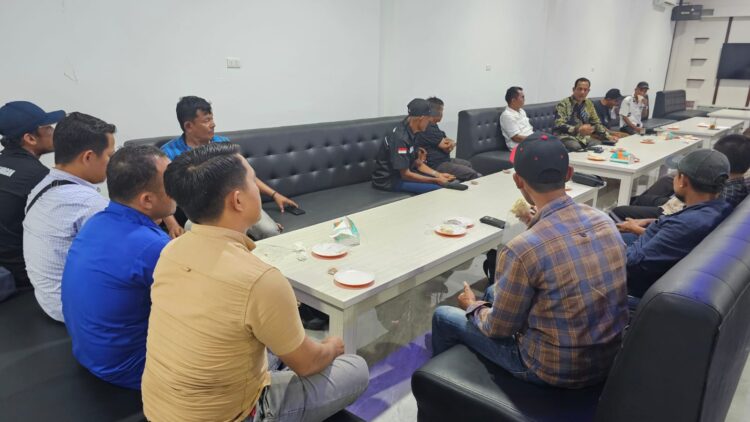 Kepala Dinas Kelautan, Perikanan dan Pangan Kabupaten Nagan Raya Azman, S.Hut. Senin (13/05) di Suka makmue dalam silaturahmi dengan para insan pers.