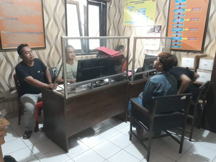Unit Reskrim Polsek Wangon Polresta Banyumas berhasil mengamankan dua orang lelaki berinisial GYR (24) dan DYN (24) warga Kecamatan Lumbir diamankan, Senin (13/5/2024).