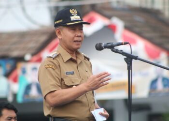 Pj Walikota Tegal Dadang Somantri saat memimpin Apel Pagi Bersama di Halaman Pendopo Ki Gede Sebayu, Komplek Balai Kota Tegal, Senin (13/5) pagi.