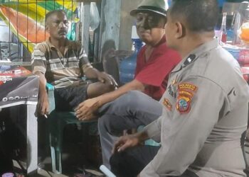 Polsek Tuminting memimpin sebuah inovasi yang menarik, yang diberi nama ‘Ba Ron-Ron Kampung’. Kegiatan ini bertujuan untuk mempererat hubungan antara polisi dan masyarakat serta mendengarkan langsung keluhan-keluhan yang dihadapi oleh warga di Kelurahan Tumumpa Dua Lingkungan 3, Kecamatan Tuminting.