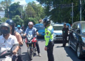 Pada Senin (13/5/2024), Sat Lantas Polresta Manado kembali melaksanakan kegiatan rutin yang dikenal dengan istilah Turjawali, yang melibatkan pengaturan, penjagaan, pengawalan, dan patroli.