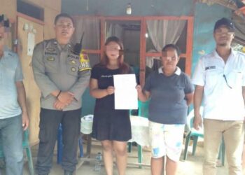 Bhabinkamtibmas (Bintara Pembina Keamanan dan Ketertiban Masyarakat) dari Polsek Tuminting, Brigadir Ahmad, sukses menyelesaikan konflik antara dua kelompok warga yang tengah terlibat dalam perbedaan pandangan, Senin (13/5/2024).