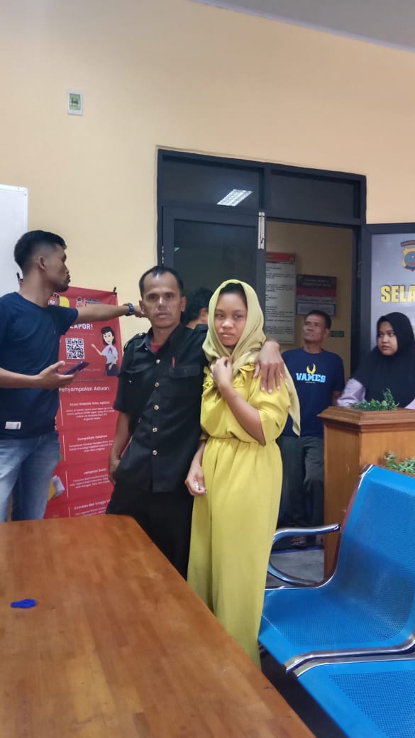 Siti Maimunah (23) didampingi warga nagori Durian Banggal resmi melaporkan Wahyunita Sitinjak ke Polres pematangsiantar dengan Nomor LP/B/256/V/2034/SPKT/Polres pematang siantar /POLDA Sumut tangga 11/05/2024.