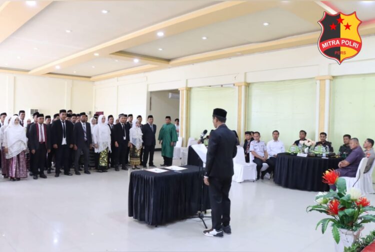 Kapolres Sidrap AKBP Erwin Syah, S.I.K.,M.H hadiri Pelantikan dan Orientasi Tugas Anggota Panitia Pemilihan Kecamatan (PPK) pada Gubernur dan Wakil Gubernur Sulawesi Selatan, Bupati dan Wakil Bupati Sidenreng Rappang di Ballroom Al-Ghony Hotel Grand Sindy.