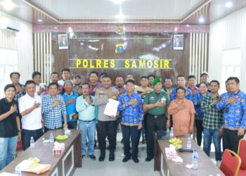 Polres Samosir mengadakan rapat koordinasi persiapan Turnamen Sepak Bola Bupati Cup Samosir 2024 pada Jumat (17/5/2024) di Aula Pusuk Buhit Polres Samosir. Rapat dimulai pukul 09:30 WIB dan dipimpin oleh Kabag Ops Polres Samosir, Kompol M. Hasan, S.H., M.H.