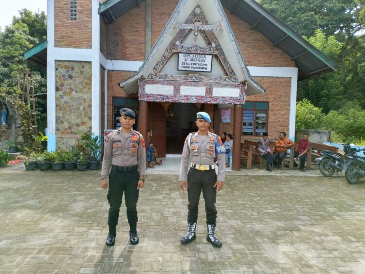Polres Samosir menggelar Patroli Cipta Kondisi (Cipkon) di Wilayah Kecamatan Pangururan lokasi Pintu Masuk Pulau Samosir dari Jalur Darat. Dalam Patroli Cipta Kondisi ini, Polres Samosir melakukan patroli, pemeriksaan identitas dan barang bawaan pendatang, sidak minuman keras, Rajia Cafe yang beroperasi hingga larut malam, Pengaturan Arus lalu lintas dilokasi keramaian.