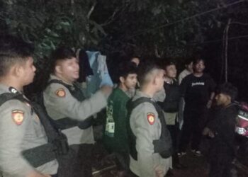 Personel rayon Samapta telah melaksanakan patroli presisi pada Jumat malam (17/5/2024) malam. Kegiatan ini merupakan bagian dari program rutin yang bertujuan untuk meminimalisir tindak kriminalitas dan memberikan rasa aman kepada masyarakat.