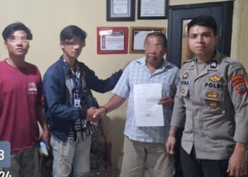 Polsek Tuminting kembali menunjukkan komitmennya dalam menjaga ketertiban dan keamanan wilayah dengan menyelesaikan perselisihan antarwarga melalui pendekatan problem solving. Langkah ini diambil untuk menghindari eskalasi konflik dan menciptakan lingkungan yang harmonis di tengah masyarakat, Minggu (19/5/2024).