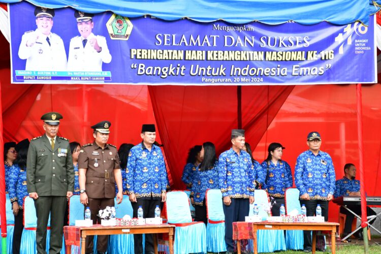 Wakapolres Samosir Kompol S.T. Panggabean, S.H., memimpin upacara peringatan Hari Kebangkitan Nasional ke-116 tingkat Kabupaten Samosir yang berlangsung di Tanah Lapang Kecamatan Pangururan. Upacara dimulai pukul 08:30 Wib dengan tema "Bangkit Untuk Indonesia Emas." Senin,(20/05/2024)