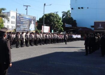Polresta Manado menggelar upacara megah di halaman Apel Mako Polresta Manado pada tanggal 20 Mei 2024.