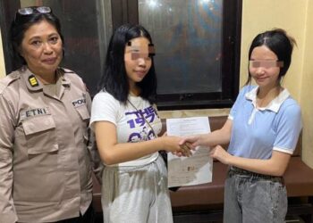 Sebuah insiden penganiayaan terjadi di Kelurahan Bahu, Kecamatan Malalayang, Kota Manado. Personel dari Polsek Malalayang segera merespons kejadian tersebut dan melakukan upaya mediasi untuk menyelesaikan kasus ini secara damai, Senin (20/5/2024).