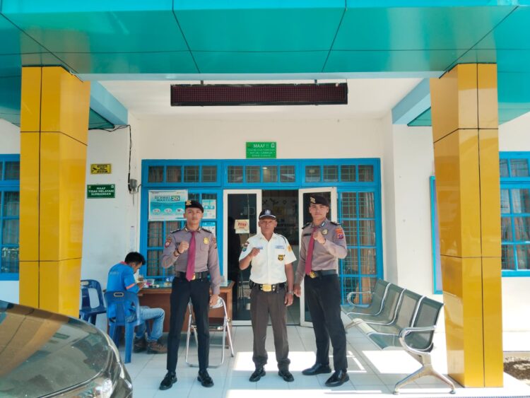 Personil Polres Samosir dan Polsek Jajaran melaksanakan pengamanan dan monitoring kegiatan bidang keamanan, politik dan ekonomi. Hal ini mencakup pengamanan kegiatan masyarakat, pengunjung dan wisatawan di berbagai lokasi di Selasa (21/05/2024).