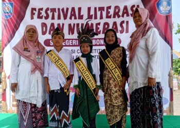 SDN Gembong 01 Kec Talang Kabupaten Tegal, menggelar festival Literasi dan Numerasi, sesuai bakat yang dimiliki para siswa. Acara di gelar hari ini (21/5/24) dengan diisi pembacaan Puisi, bercerita, berhitung dan Pidato , yang nantinya peraih Juara 1 menjadi Duta Literasi dan Numerasi.