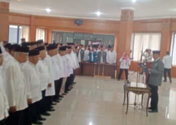 Sebanyak 54 orang pengurus baru Majelis Ulama Indonesia (MUI) Kabupaten OKI periode 2024 – 2029 resmi dilantik. Pelantikan dilakukan PJ Bupati OKI Ir. Asmar Wijaya di Ruang Rapat Bende Seguguk I (RRBS I) Kabupaten OKI, Rabu (22/5/24).