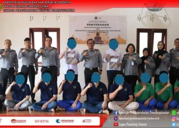 Sebanyak 13 orang Warga Binaan Pemasyarakatan (WBP) beragama Buddha di Lapas Kelas IIA Pematangsiantar mendapatkan remisi (pengurangan masa hukuman) dalam rangka memperingati Hari Raya Waisak 2568 BE Tahun 2024. Pemberian Remisi ini diserahkan secara langsung oleh Kepala Lapas Kelas IIA Pematangsiantar, M. Pithra Jaya Saragih, pada Kamis ,(23/5/2024).