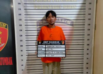DIAMANKAN : IN (28) pelaku pencurian 2 HP milik korbannya, Tetty Diana Br Sirait (38) di Garu III Kelurahan Harjosari I Kecamatan Medan Amplas diamankan Polsek Patumbak, Kamis (23/5/2024) sekira pukul 21.00 WIB. (Foto Dok/ Polsek Patumbak)