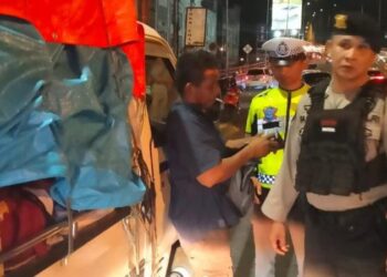 Kepolisian Resor Kota (Polresta) Manado melaksanakan Kegiatan Rutin yang Ditingkatkan (KRYD). KRYD ini dilakukan sebagai langkah preventif dan responsif terhadap berbagai potensi gangguan keamanan dan ketertiban masyarakat (kamtibmas), Kamis (23/5/2024).