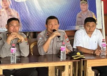 Polresta Manado menggelar kegiatan “Jumat Bacirita” di Kantin Presisi dengan topik utama Mencegah Narkotika. Kegiatan ini dihadiri oleh sejumlah pejabat penting, termasuk Kasat Binmas Polresta Manado Kompol Arie Najoan, Wakasat Binmas AKP Nelson Tuju, Kasat Narkoba AKP Hilman Muthalib, serta Kanit Bhabinkamtibmas Ipda Noldi Mahimborang. Juga turut hadir dalam kegiatan ini adalah anggota masyarakat, Pada hari Jumat tanggal 24 Mei 2024 pukul 09.00 WITA.