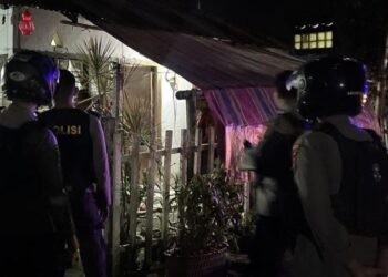 Personel Rayon Samapta Polresta Manado mengadakan kegiatan “Sibulan” (Sikat Pemabuk Jalanan). Operasi ini dilaksanakan sebagai respons atas meningkatnya laporan terkait gangguan ketertiban yang disebabkan oleh pemabuk di jalanan, Jumat (24/5/2024).