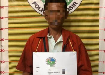 Sat Narkoba Polres Samosir berhasil mengamankan seorang laki-laki dewasa berinisial PTHS warga Kecamatan Harian Kabupaten Samosir, atas dugaan kepemilikan narkotika jenis ganja. Barang bukti yang disita dari tersangka adalah satu paket kertas putih berisi diduga narkotika jenis ganja seberat 1,30 gram brutto.