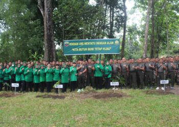 Danrindam I/BB Kolonel Inf Charles B.P. Sagala, S.H., M.I.P., M.Han. beserta Ibu Ketua Persit Kartika Chandra Kirana Cabang X Rindam PD I/BB Ny. Donna Charles B.P. Sagala.Minggu,( 26/05/2024). Lokasinya taman SECABA RindamI/ BB Pukul 07:00 Wib.