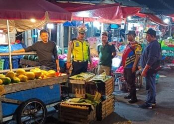 Polsek Wanea melaksanakan kegiatan patroli Kegiatan Rutin Yang Ditingkatkan (KRYD) di berbagai wilayah hukum yang mencakup Kelurahan Tanjung Batu, Karombasan Utara, Karombasan Selatan, Pakowa, Tingkulu, Ranotana Weru, Teling Atas, Tingkulu, dan Bumi Nyiur. Kegiatan ini bertujuan untuk meningkatkan keamanan dan ketertiban masyarakat di wilayah tersebut, Sabtu (25/5/2024) malam.