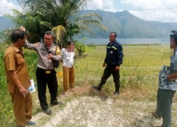 Personil Polsek Palipi segera merespons informasi dugaan penyerobotan lahan yang terjadi di Desa Palipi Kecamatan Palipi Kabupaten Samosir. Tiga personil yang dipimpin oleh AIPDA A.M Hutabarat langsung menuju Tempat Kejadian Perkara (TKP) sesuai dengan informasi yang diterima (27/05/2024).