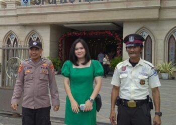 Polsek Wenang Polresta Manado melaksanakan Program InovasiPolresta Manado, POS PAJA SOMAT (Polisi Pantau Gereja dan Sholat Jumat), sebagai langkah antisipasi terhadap potensi gangguan kamtibmas di wilayah hukum Polsek Wenang. Kegiatan ini dilakukan pada hari Minggu, 26 Mei 2024, mulai pukul 10.30 WITA hingga 12.00 WITA.