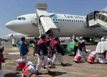 Pesawat Garuda Indonesia yang membawa rombongan jamaah haji Kloter 11 Embarkasi Medan, yang terdiri dari jamaah asal Medan, Batu Bara, dan Nias Utara, akhirnya mendarat mulus di Bandara King Abdul Aziz, Jeddah, Arab Saudi, pada Sabtu (25/5) pagi.