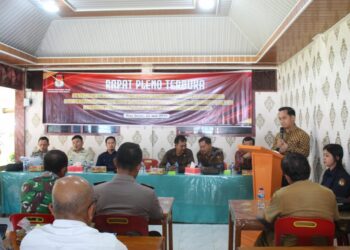 Rapat pleno terbuka terkait penetapan perolehan kursi partai politik peserta pemilihan umum dan penetapan calon terpilih anggota DPRD Kabupaten Nias Barat. Acara ini diadakan di Marco Beach Sirombu, Kecamatan Sirombu, Kabupaten Nias Barat. Rapat pleno tersebut merupakan bagian penting dalam tahapan pemilihan umum 2024 di wilayah tersebut. Selasa, 28 Mei 2024.