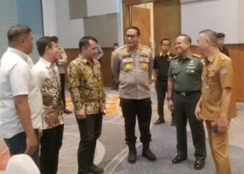 Kapolresta Manado, Kombes Pol Julianto Sirait, melakukan pengecekan kesiapan personel dalam rangka Operasi Mantap Brata (OMB) untuk pengamanan tahap penetapan hasil Pemilu di Hotel Four Points, Selasa (28/05/2024)