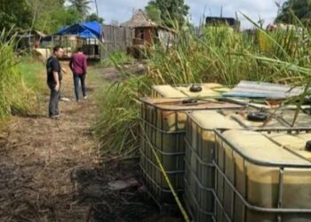 Pihak personel Unit 2 Subdit IV Tipidter Ditreskrimsus Polda Sumatera Selatan melaksanakan operasi penegakan hukum terhadap penyalahgunaan bahan bakar minyak (BBM) ilegal di Jalan Raya Palindra Km 24, Pulau Semambu, Kecamatan Indralaya Utara, Kabupaten Ogan Ilir, provinsi Sumatra Selatan.