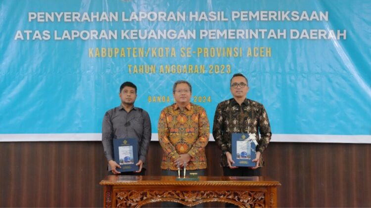 Laporan Hasil Pemeriksaan (LHP) dengan Wajar Tanpa Pengecualian itu, diserahkan langsung oleh Kepala BPK RI Perwakilan Aceh Rio Tirta, kepada Pj Wali Kota Sabang Reza Fahlevi, di Kantor BPK RI Perwakilan Aceh, di Banda Aceh, Kamis (2/5/24).