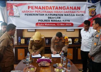 Pemerintah Kabupaten (Pemkab) Nagan Raya bersama Kepolisian Resor (Polres) setempat menandatangani Naskah Perjanjian Dana Hibah (NPDH) pengamanan Pilkada 2024, Senin (13/5/2024). NPDH tersebut ditandatangani langsung oleh Penjabat (Pj) Bupati Fitriany Farhas AP, S.Sos., M.Si dan Kapolres AKBP Rudi Saeful Hadi, SIK di ruang kerja bupati Nagan Raya, Komplek Perkantoran Suka Makmue, Nagan Raya.