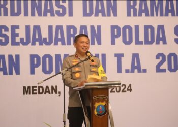 BERI SAMBUTAN: Kapolda Sumut, Irjen Pol Agung Setya Imam Effendi memberi sambutan pada rapat koordinasi (Rakor) dan ramah tamah Bidang (Bid) Propam Polda Sumut dengan POM TNI di Mapolda Sumut, Rabu (29/5). (Foto Dok/ Polda Sumut)