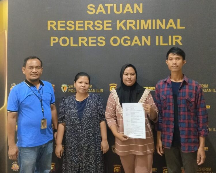 Polres Ogan Ilir menerapkan upaya restoractive justice terhadap suatu perkara atas pasal 170 kuhp dalam laporan polisi LP/B-93/III/SPKT RES Ogan Ilir Sumsel
Pada hari Jumat (31/5/2023) yang dihadiri oleh berbagai pihak baik dari pihak Windy yang didampingi oleh kuasa hukum Desri Nago dan rekan (Philipus Pito Sogen, S. H, Ilham Wahyudin, S.H, Risky Tri Saputra, S.H Anjas Pratama, S.H) dan Pihak Nurhayati yang ditengahi oleh Kanit Pidum Ettah.