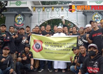 Foto Gabungan Ormas Pandawa Pattingalloang, Semut Hitam, Sinrijala dan Perwakilan Tokoh Agama
Kehadiran para tokoh agama, Ormas, serta beberapa perwakilan baik LSM dan organisasi lainnya ke kantor gubernur Sulawesi Selatan guna melakukan Audiens dengan pemerintah setempat sebagai pengambil kebijakan atas berdiri dan beroperasi nya THM W Super Club di Kota Makassar.