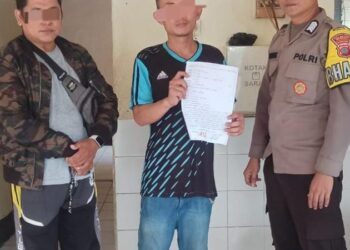 Anggota Bhabinkamtibmas Polsek Wanea berhasil melakukan problem solving dalam kasus pemukulan yang terjadi di wilayahnya. Kejadian tersebut bermula dari perselisihan antar warga yang berujung pada tindakan kekerasan fisik, Jumat (30/5/2024).