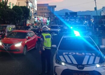 Satuan Lalu Lintas (Sat Lantas) telah meluncurkan program inovatif yang dinamakan “Pos Cakalang” (Polisi Cegah Kemacetan dan Pelanggaran). Program ini diresmikan dalam sebuah acara yang dihadiri oleh berbagai pihak terkait, termasuk perwakilan dari Dinas Perhubungan, komunitas pengguna jalan, dan masyarakat umum, Kamis (30/5/2024).