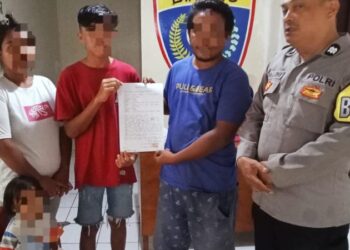 Bhabinkamtibmas Polsek Tuminting kembali menunjukkan perannya dalam menjaga keamanan dan ketertiban masyarakat. Pada hari Sabtu (1/6/2024), Bhabinkamtibmas Polsek Tuminting melakukan problem solving terhadap kasus penganiayaan yang terjadi di Kelurahan Mahawu, Lingkungan VII, Kecamatan Tuminting, Kota Manado.