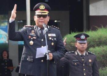 Kapolresta Manado, Kombes Pol Julianto Sirait, memimpin upacara peringatan Hari Lahir Pancasila yang digelar di lapangan upacara Polresta Manado. Upacara tersebut berlangsung dengan khidmat dan dihadiri oleh jajaran anggota kepolisian Polresta Manado, Sabtu (1/6/2024).